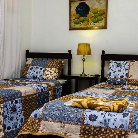 Lola Itang Pension House Tiniguiban Bagian luar foto