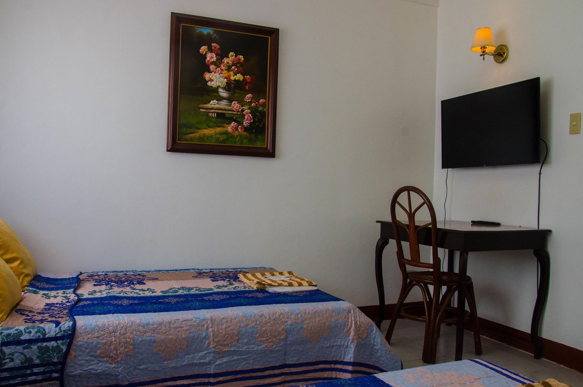 Lola Itang Pension House Tiniguiban Bagian luar foto