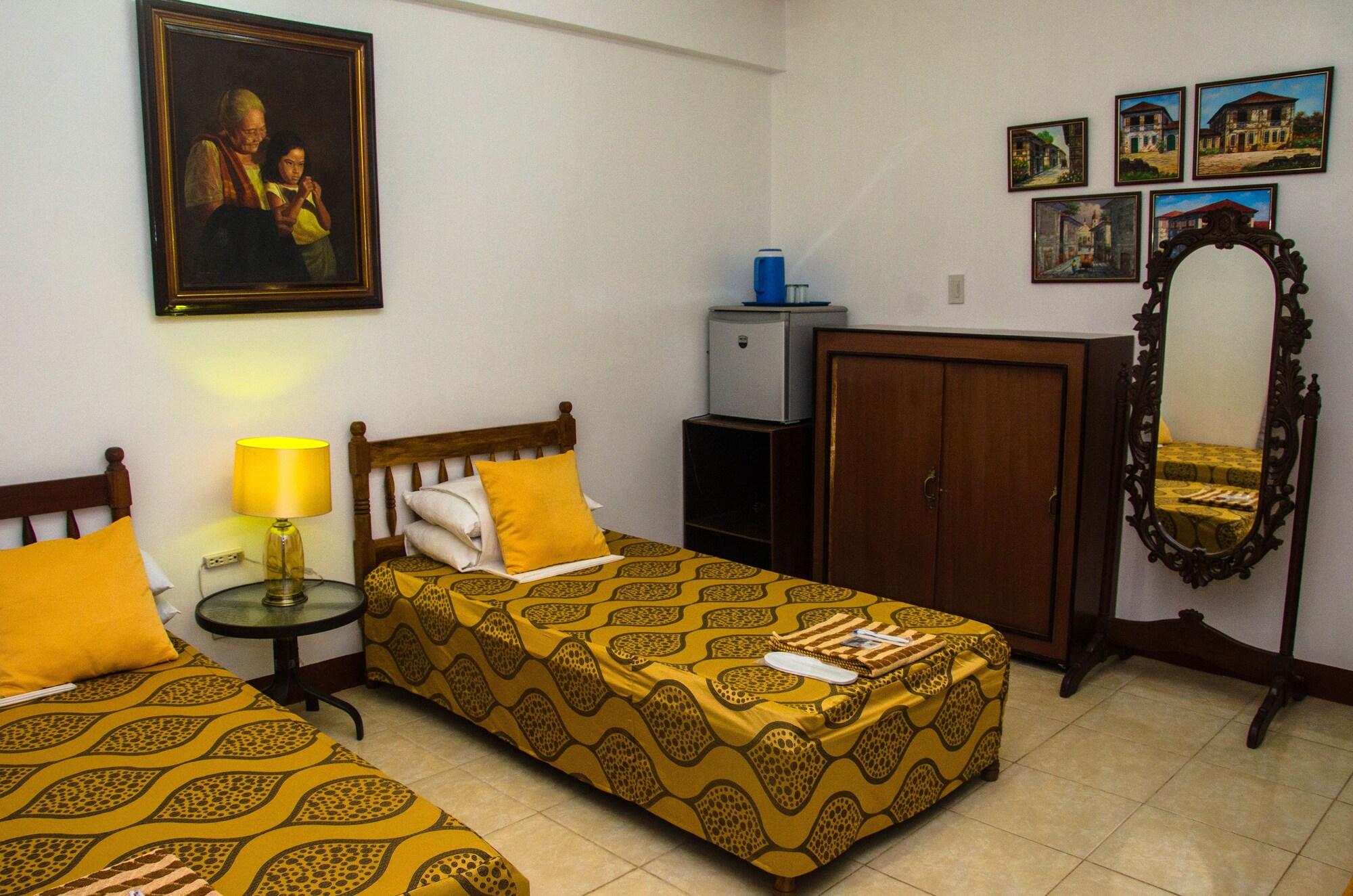 Lola Itang Pension House Tiniguiban Bagian luar foto