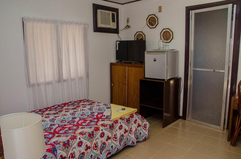 Lola Itang Pension House Tiniguiban Bagian luar foto