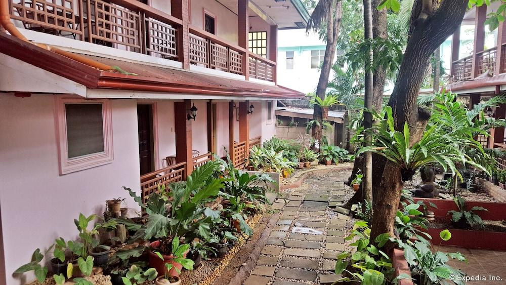 Lola Itang Pension House Tiniguiban Bagian luar foto