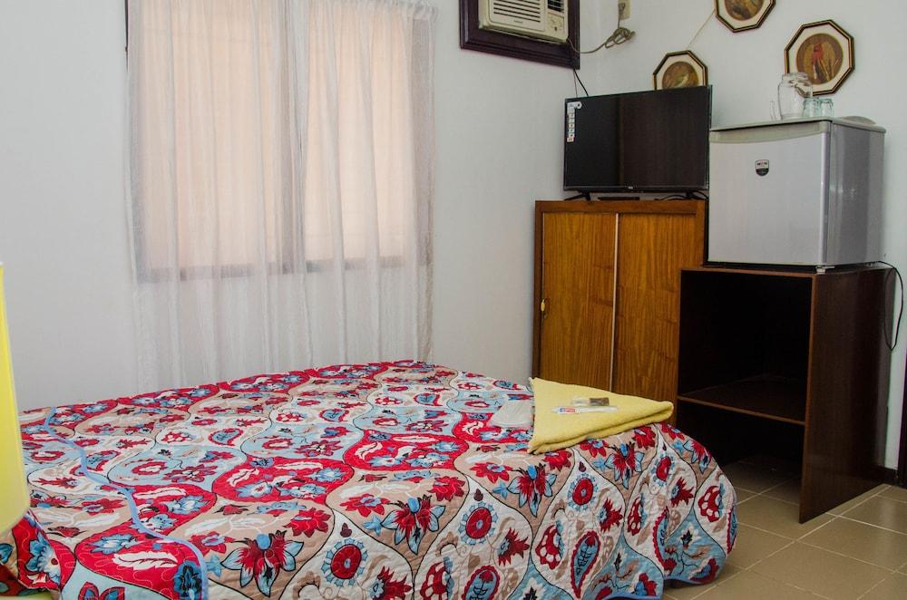 Lola Itang Pension House Tiniguiban Bagian luar foto