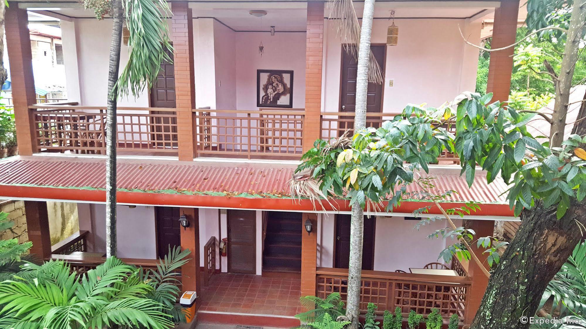 Lola Itang Pension House Tiniguiban Bagian luar foto