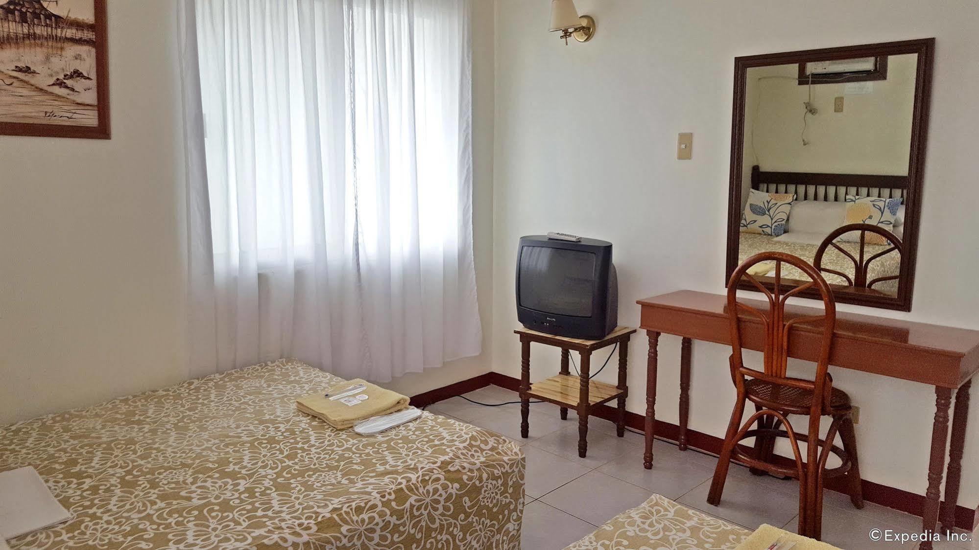 Lola Itang Pension House Tiniguiban Bagian luar foto