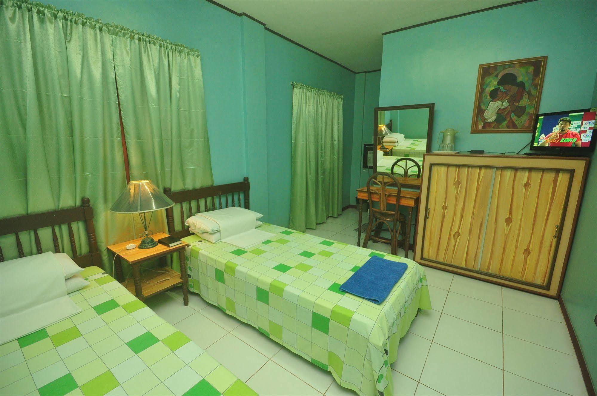 Lola Itang Pension House Tiniguiban Bagian luar foto