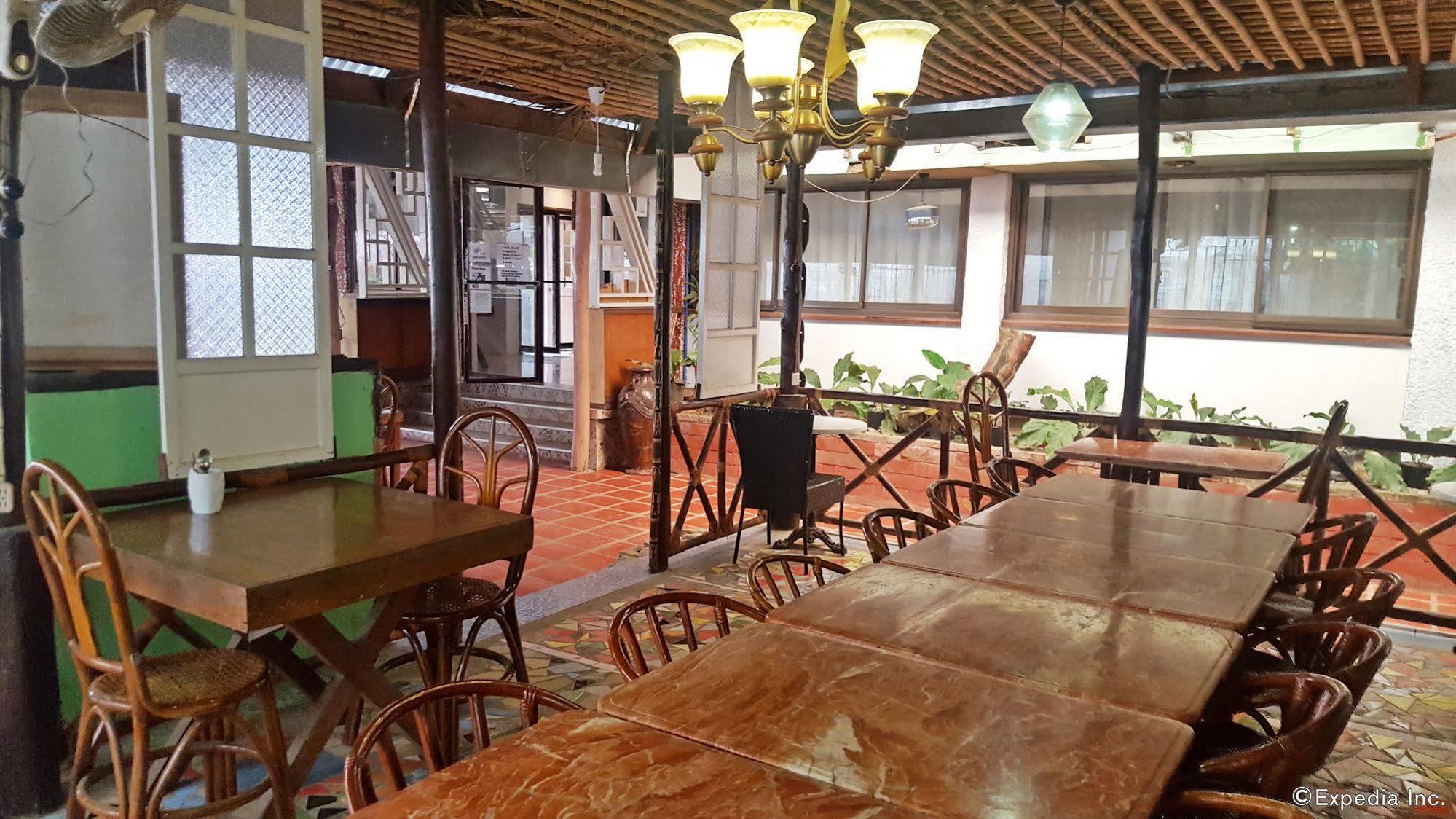 Lola Itang Pension House Tiniguiban Bagian luar foto
