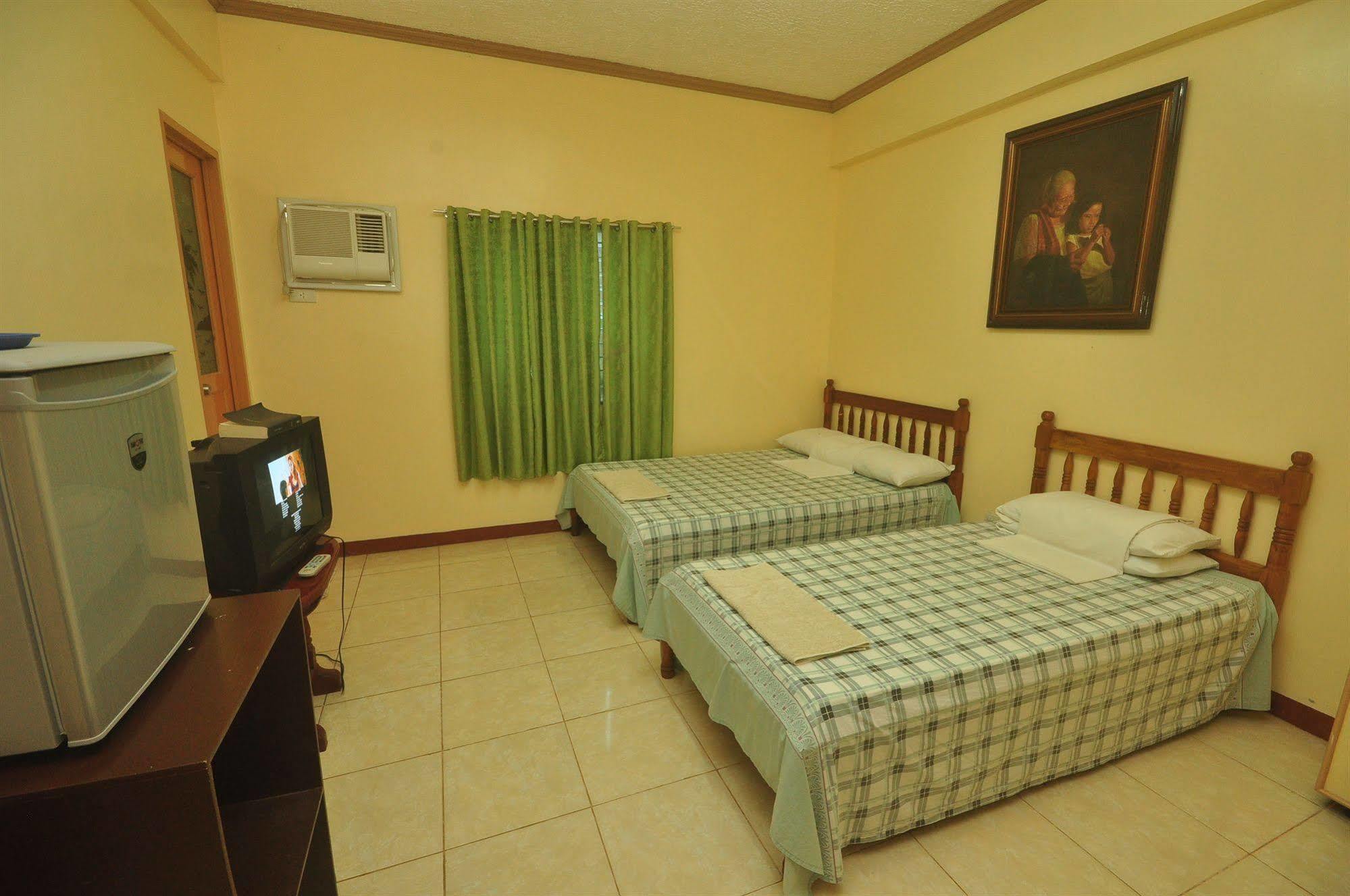 Lola Itang Pension House Tiniguiban Bagian luar foto