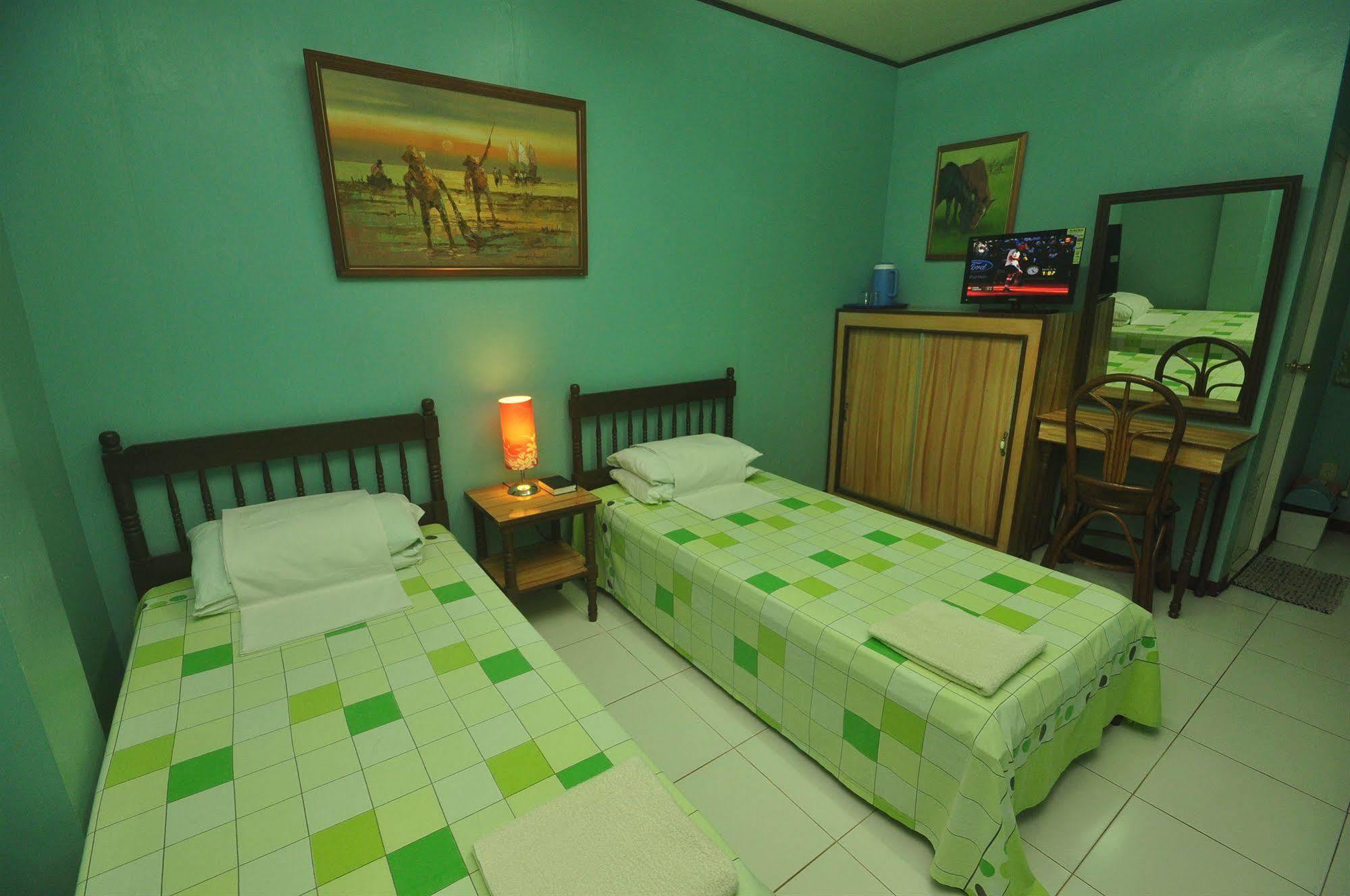 Lola Itang Pension House Tiniguiban Bagian luar foto