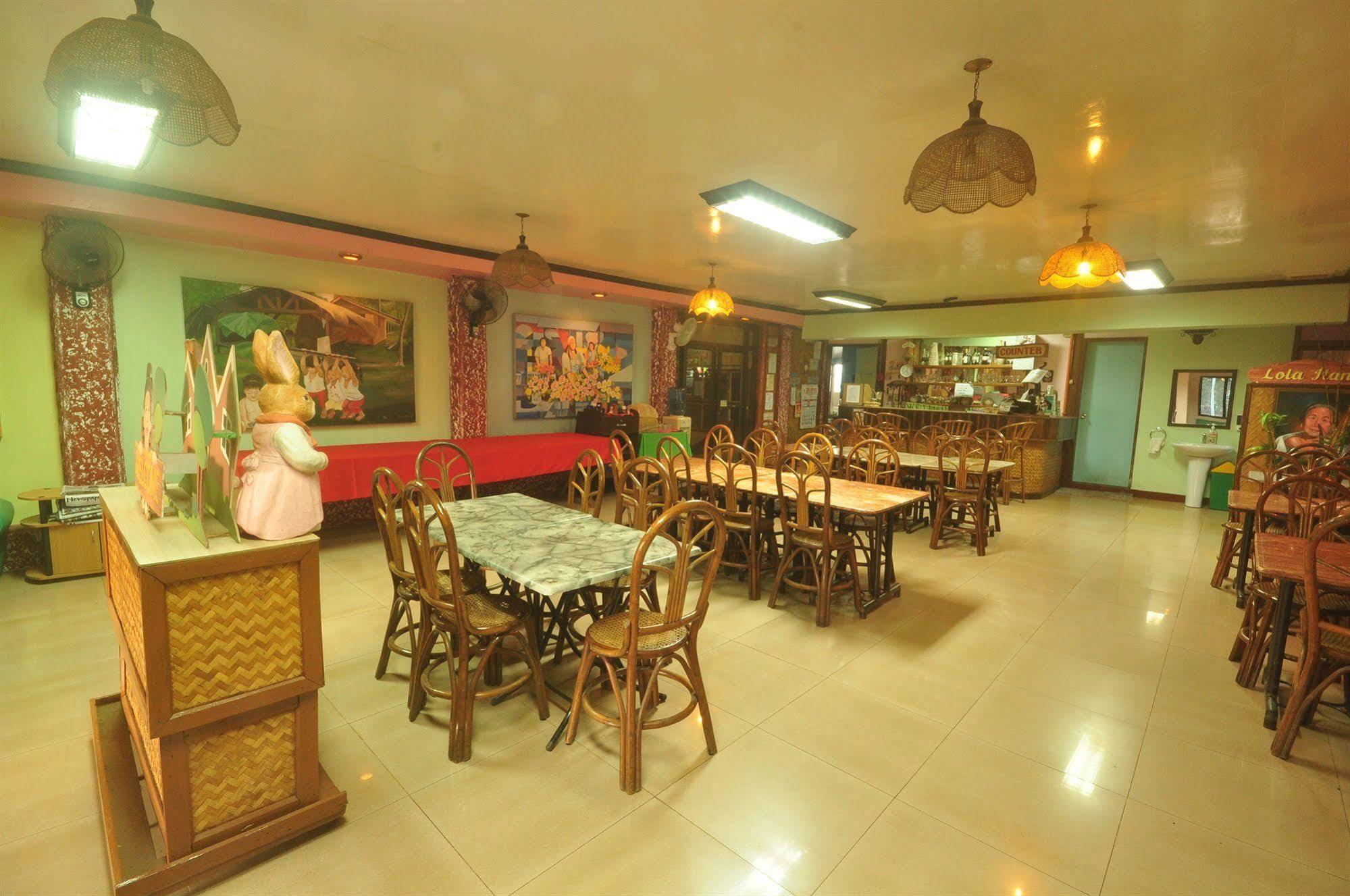 Lola Itang Pension House Tiniguiban Bagian luar foto