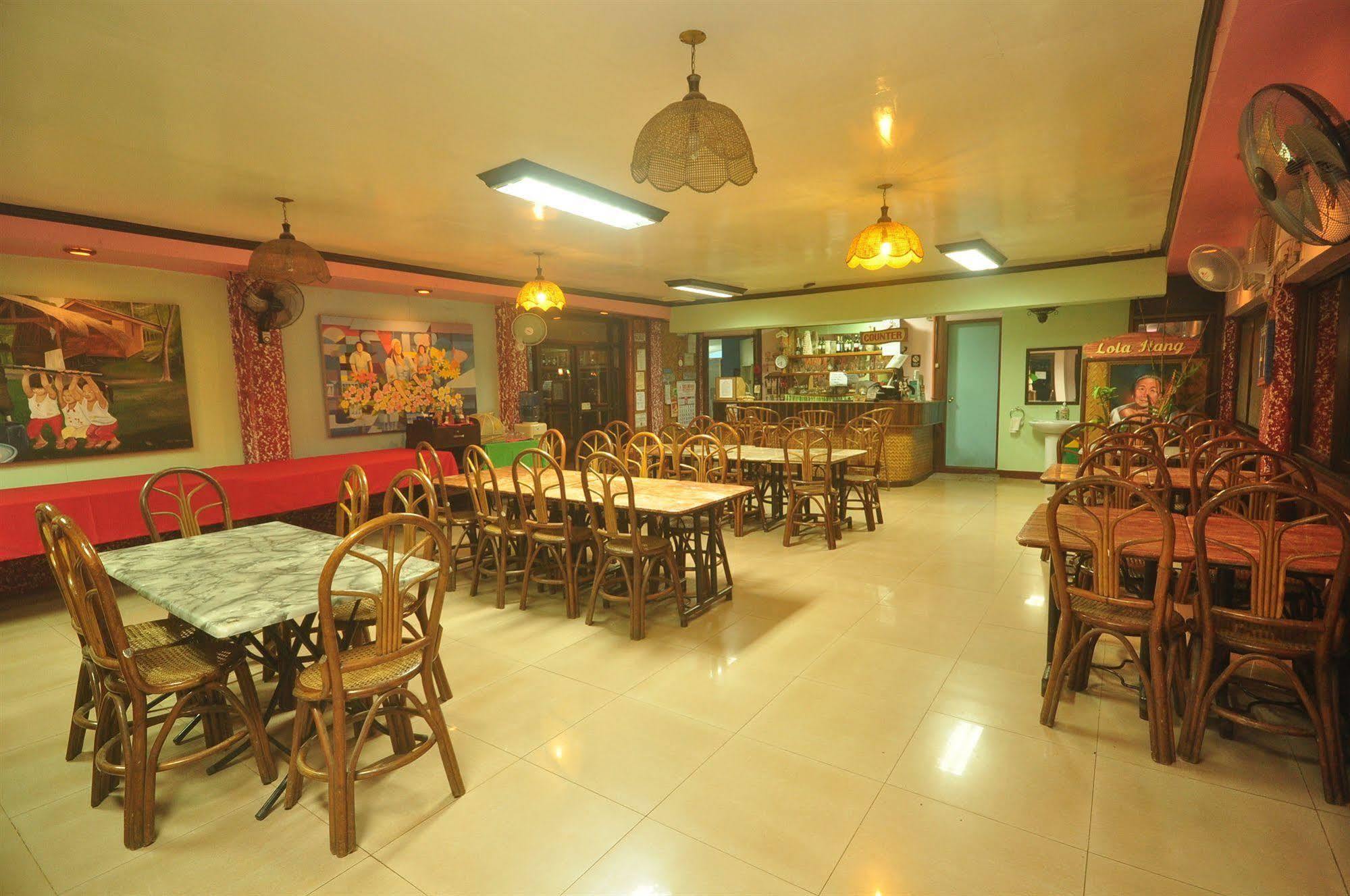 Lola Itang Pension House Tiniguiban Bagian luar foto