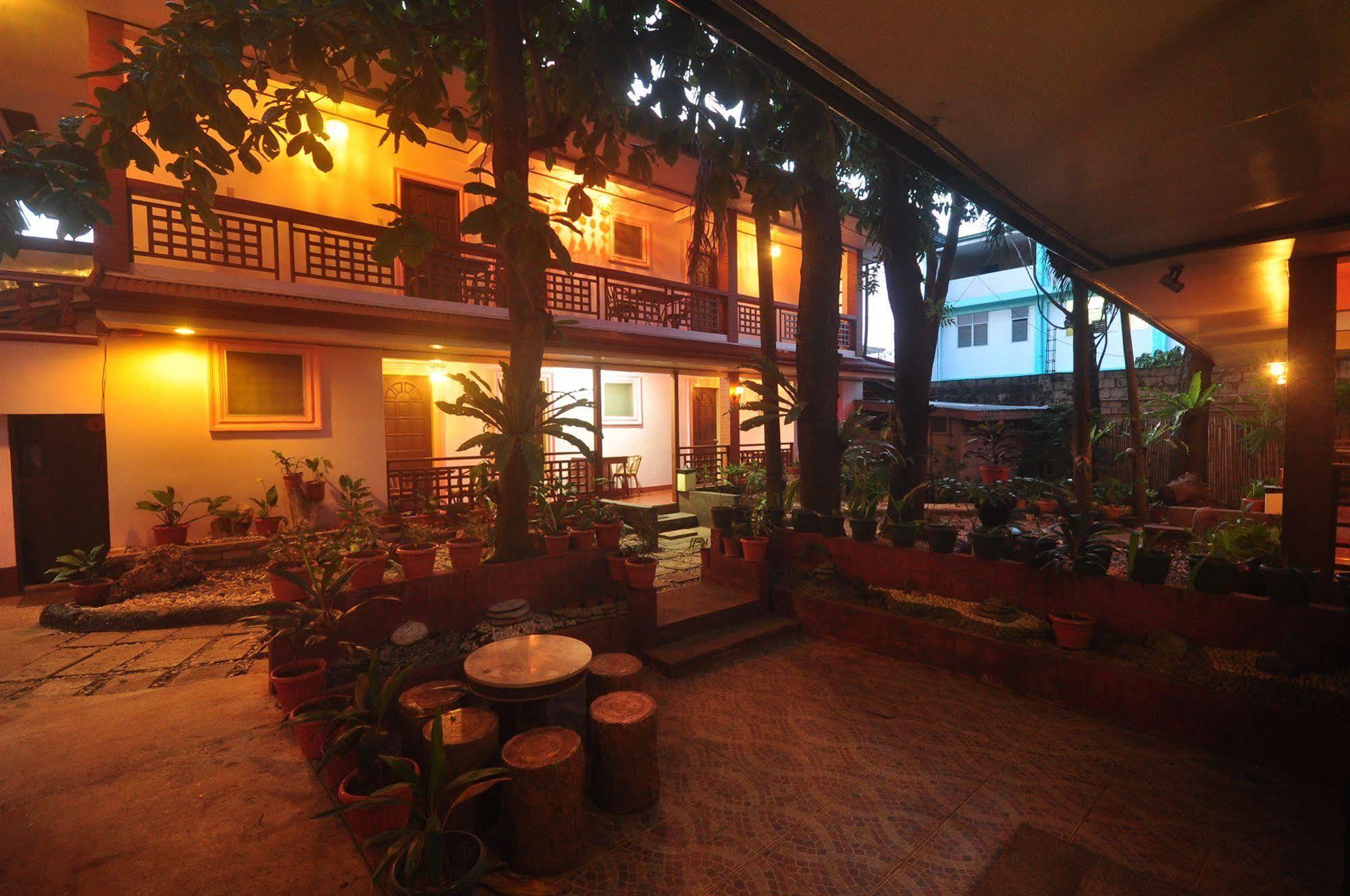Lola Itang Pension House Tiniguiban Bagian luar foto