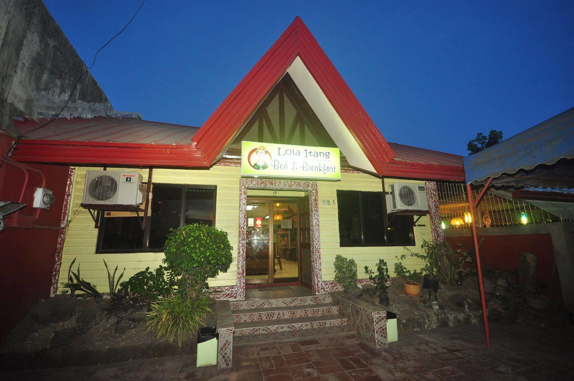 Lola Itang Pension House Tiniguiban Bagian luar foto