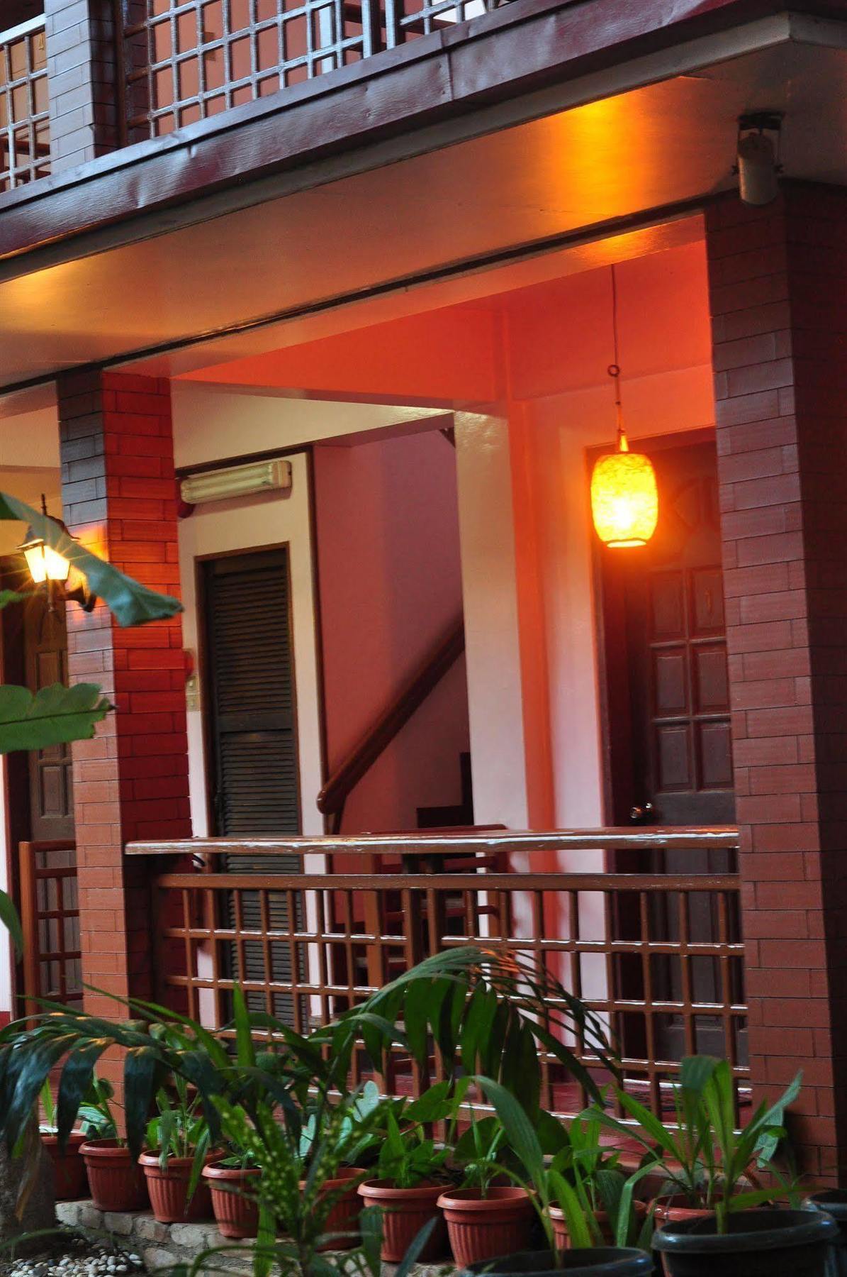 Lola Itang Pension House Tiniguiban Bagian luar foto