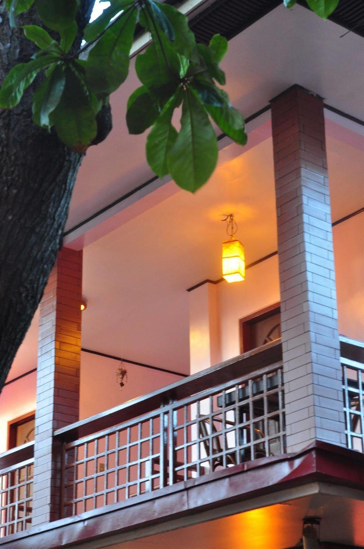 Lola Itang Pension House Tiniguiban Bagian luar foto