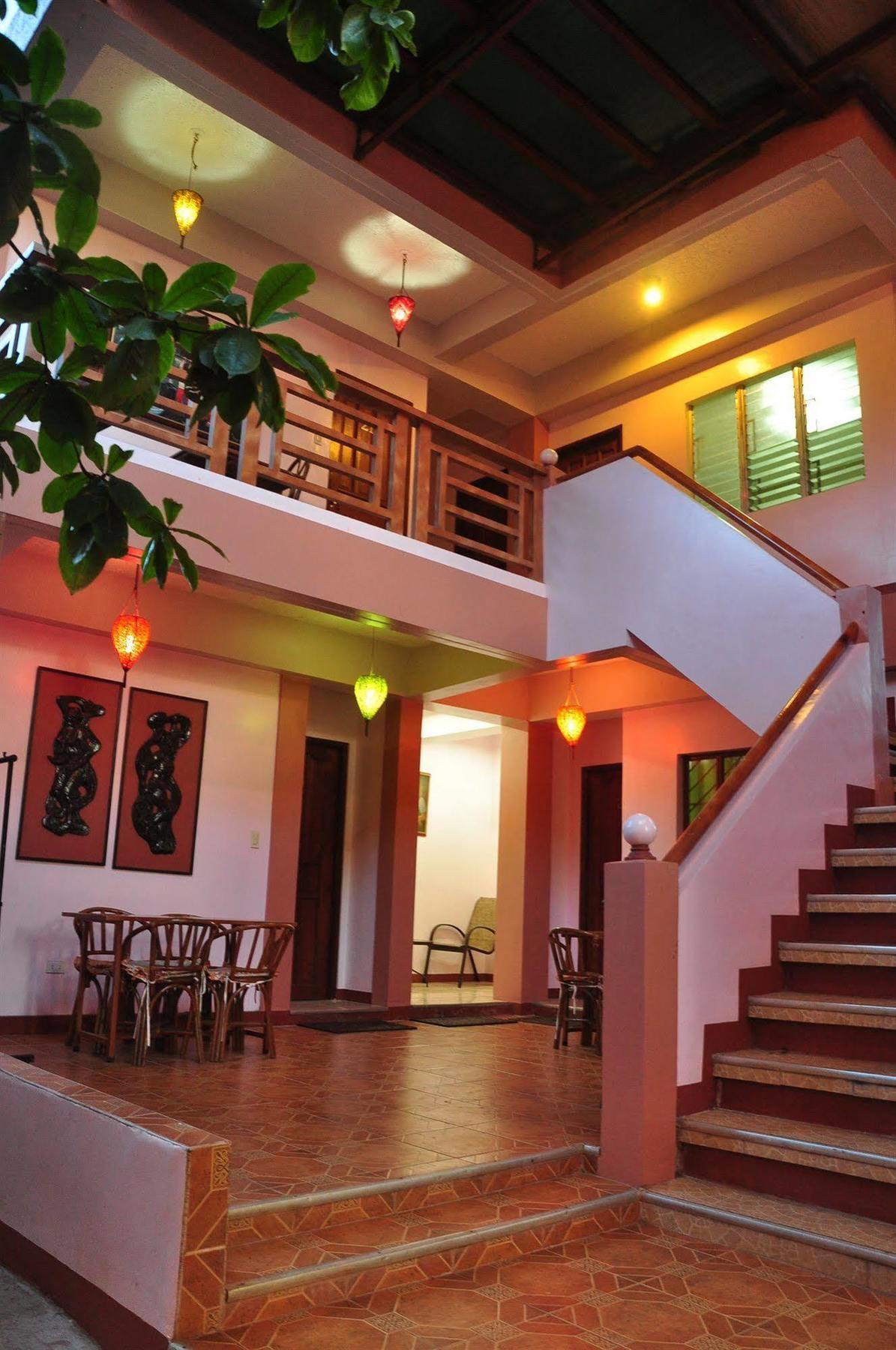Lola Itang Pension House Tiniguiban Bagian luar foto