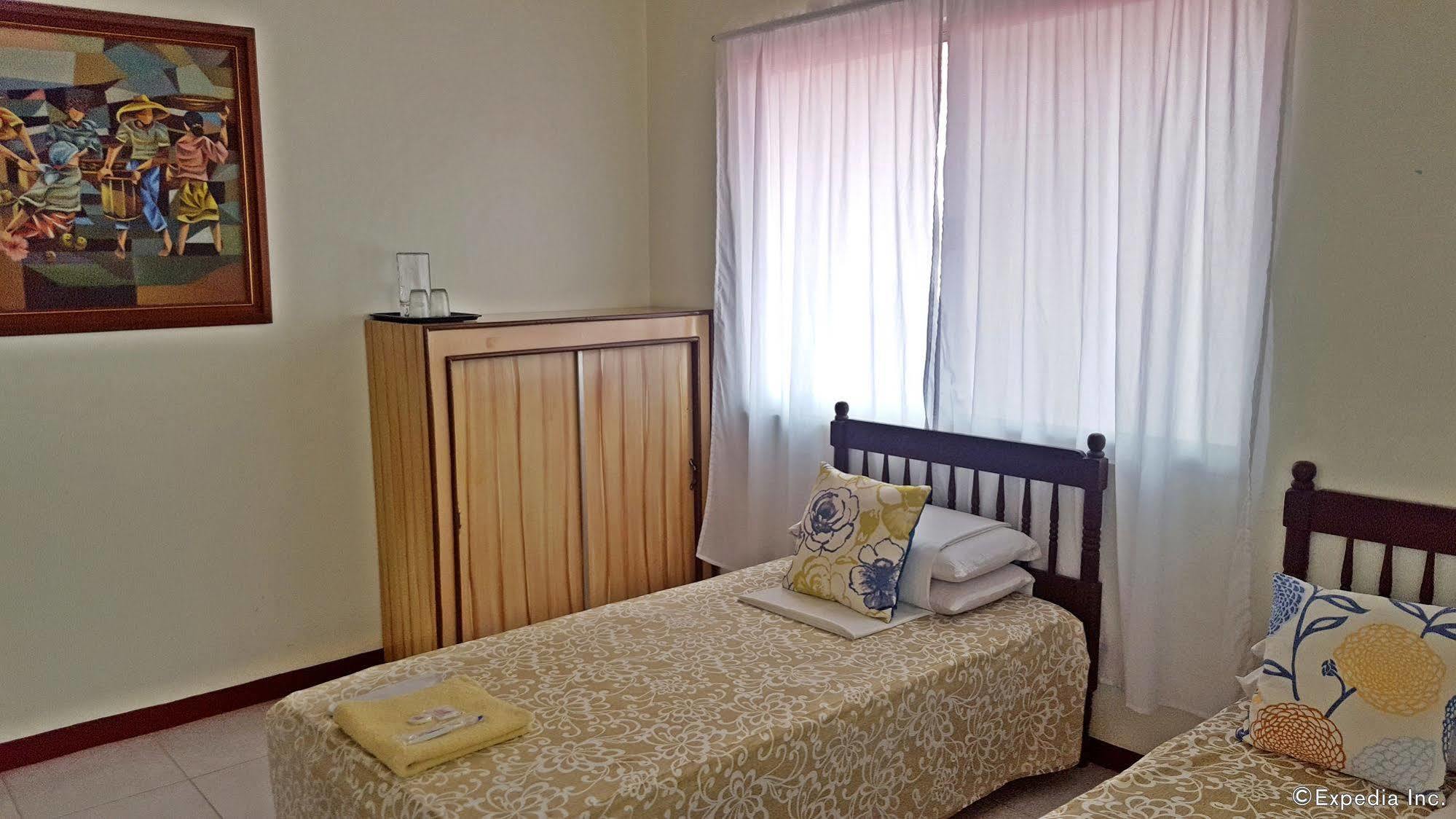Lola Itang Pension House Tiniguiban Bagian luar foto