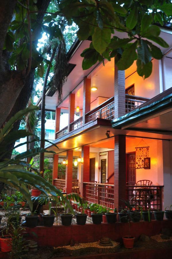 Lola Itang Pension House Tiniguiban Bagian luar foto