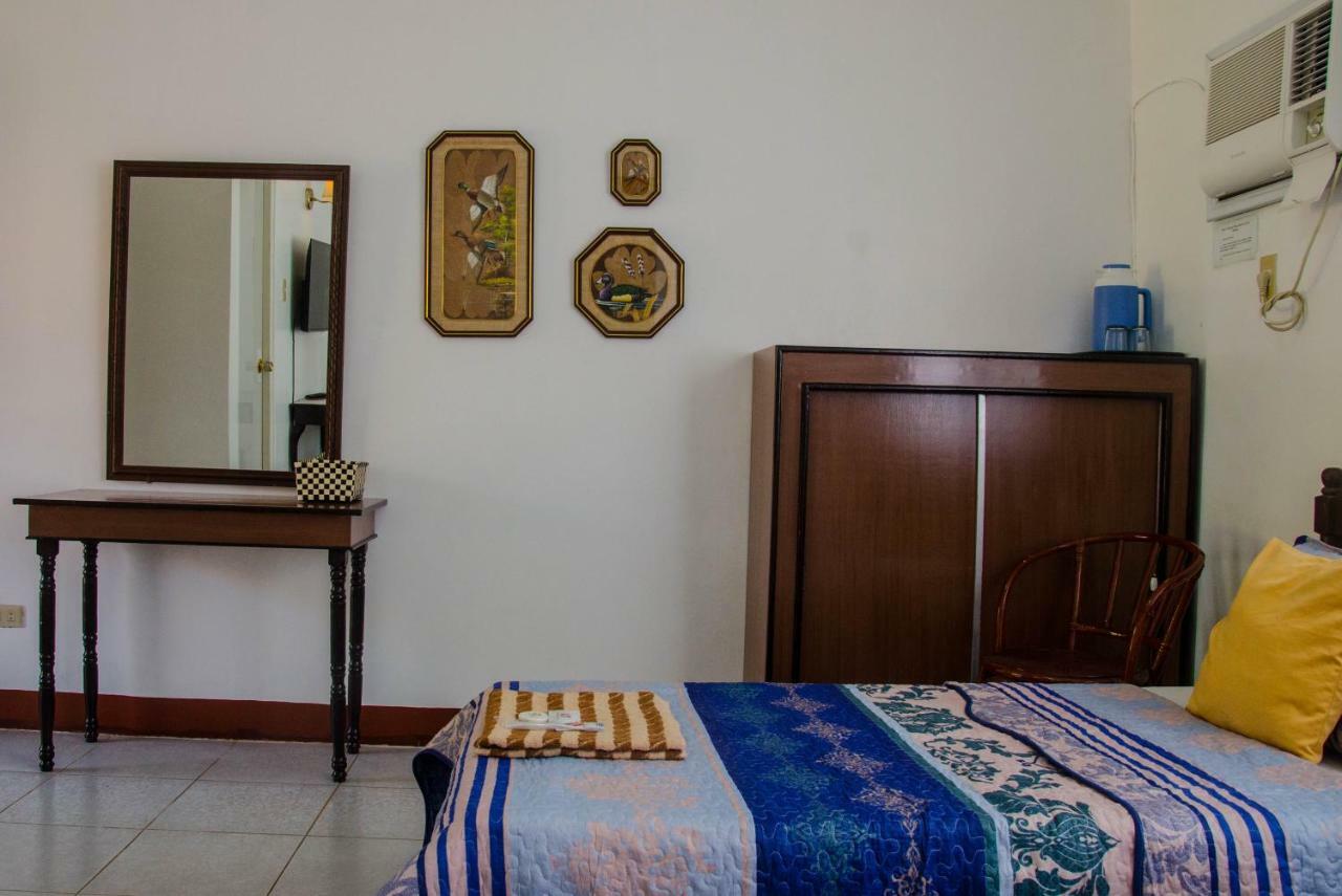 Lola Itang Pension House Tiniguiban Bagian luar foto