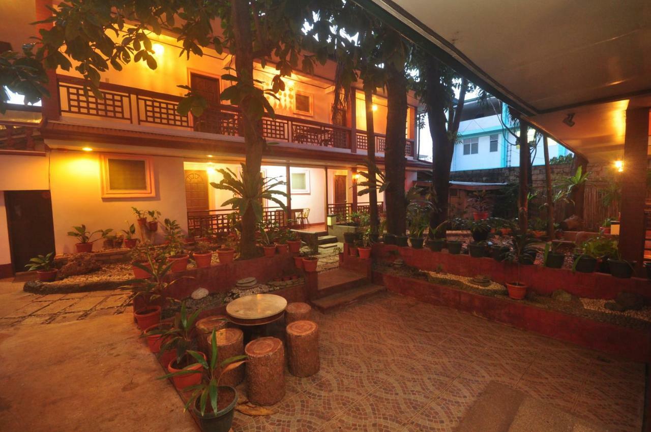 Lola Itang Pension House Tiniguiban Bagian luar foto
