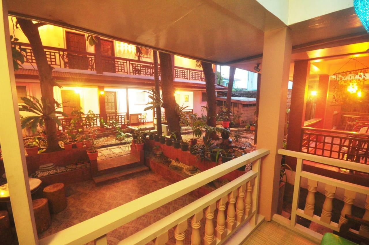Lola Itang Pension House Tiniguiban Bagian luar foto