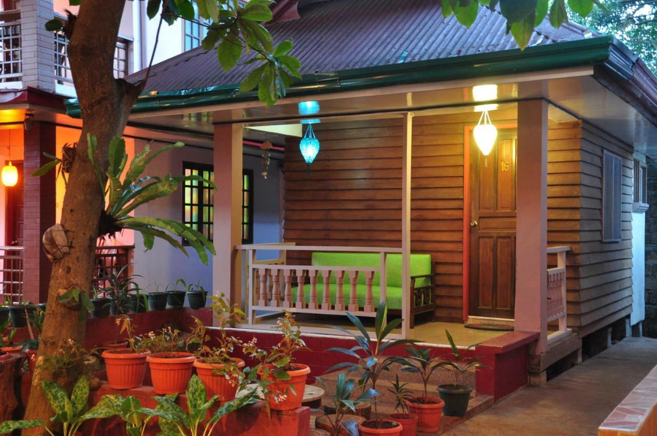 Lola Itang Pension House Tiniguiban Bagian luar foto