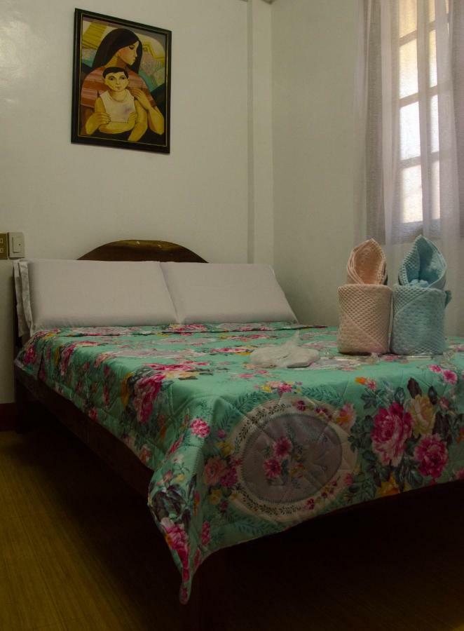 Lola Itang Pension House Tiniguiban Bagian luar foto