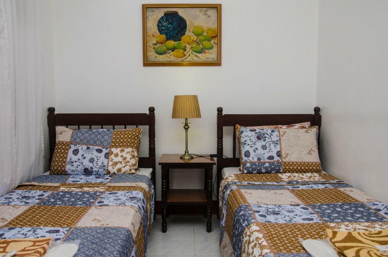 Lola Itang Pension House Tiniguiban Bagian luar foto
