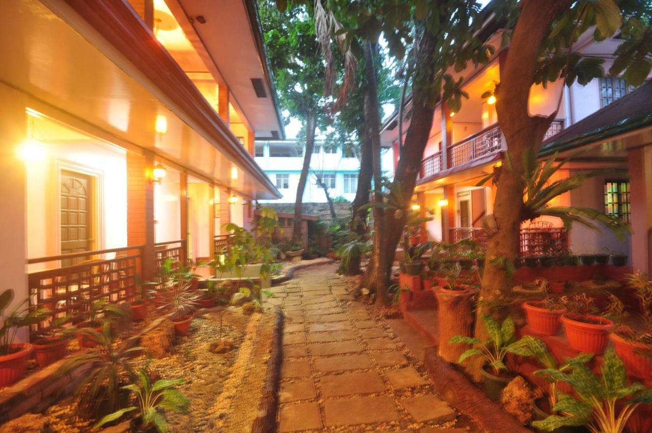 Lola Itang Pension House Tiniguiban Bagian luar foto